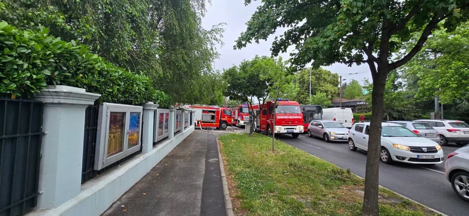 Gašenje požara u ambasadi Pakistana u Beogradu