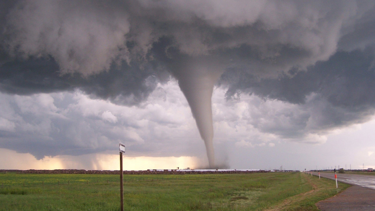 Tornado nad Ottawą, 150 tys. ludzi bez prądu