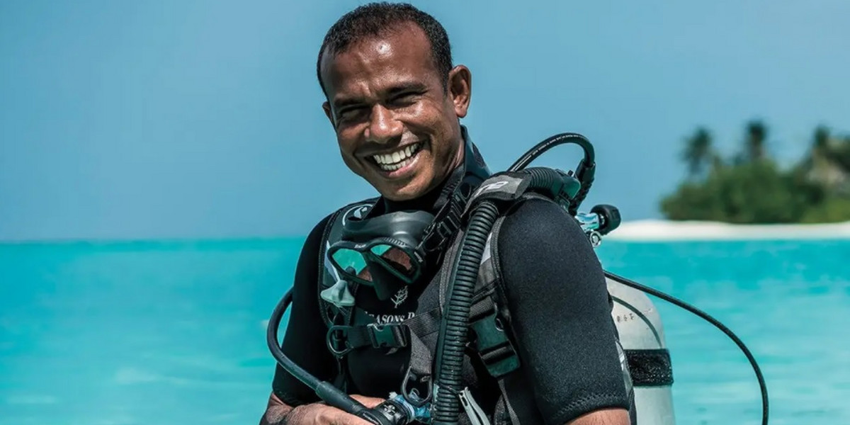 43-letni Ibrahim Nazeer jest instruktorem nurkowania w Four Seasons Resort na Malediwach