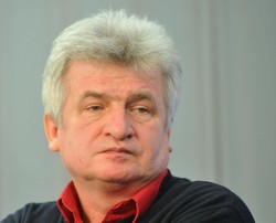 Piotr Ikonowicz opuścił areszt. Sąd zgodził się na zmianę kary [AKTUALIZACJA]