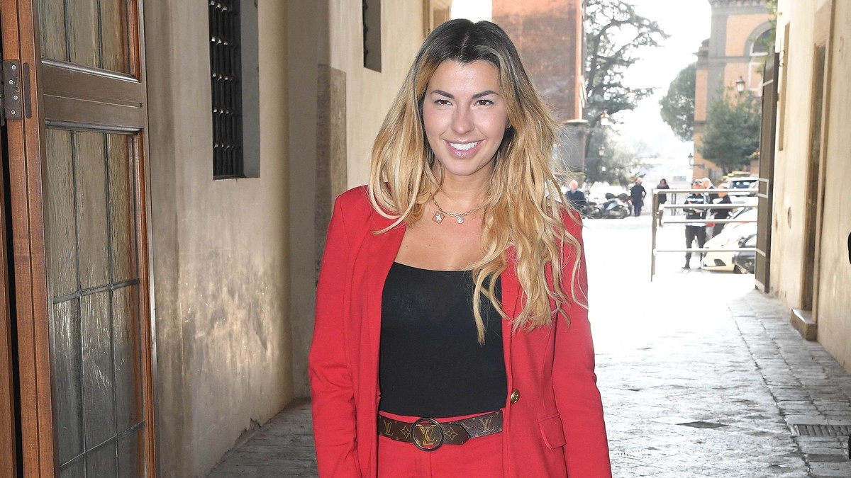 Buran ljubavni život italijanske manekenke: Priznala aferu sa oženjenim ministrom, bivšeg strpala u zatvor