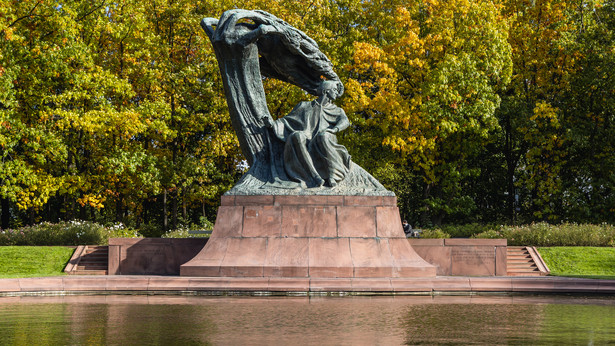 Pomnik Fryderyka Chopina w Łazienkach Królewskich w Warszawie