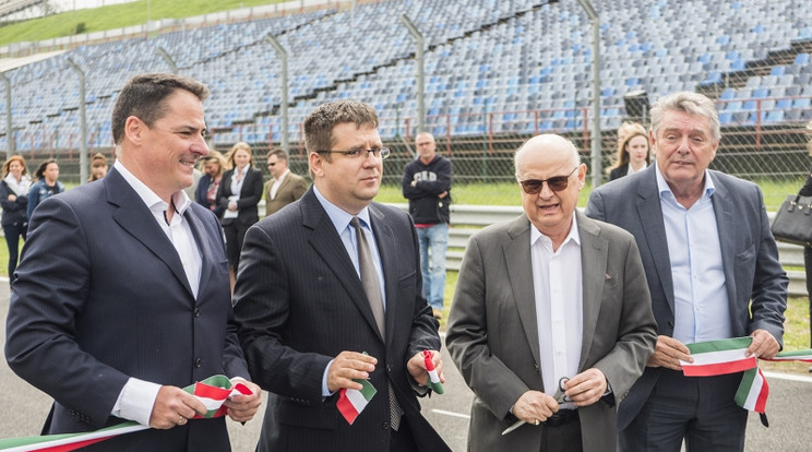 Ünnepélyes keretek között adták át a Hungaroring új aszfaltborítását /Fotó: Hungaroring.hu