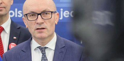 Polityk PiS chciał oznaczać domy chorych na koronawirusa