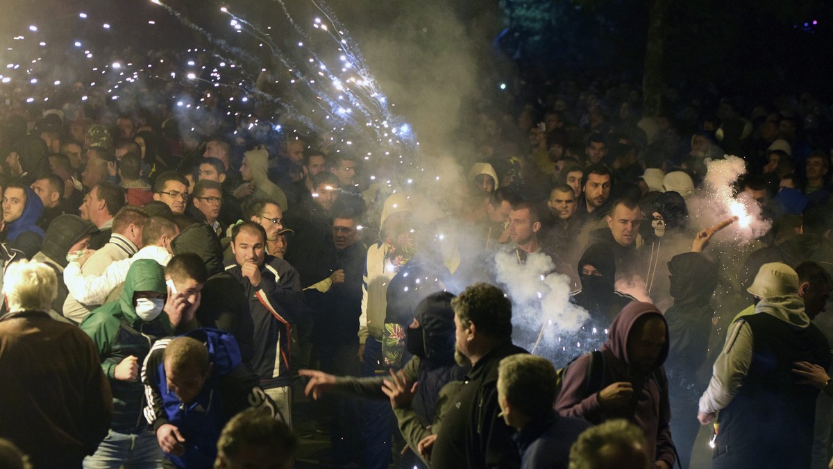 Premier Czarnogóry Milo Djukanović zapewnił, że stabilność jego kraju nie jest zagrożona przez antyrządowe demonstracje i towarzyszące im starcia z policją, które określił jako "próby destabilizacji".