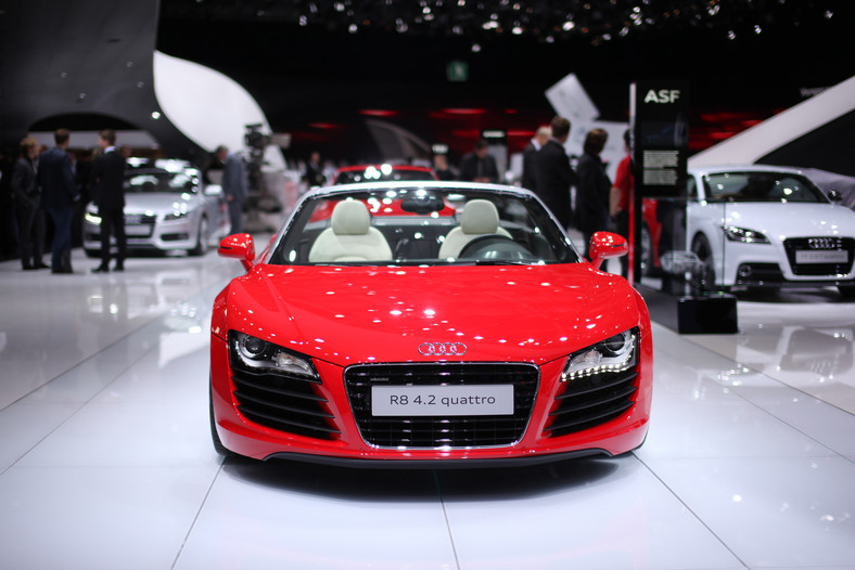 Paris Motor Show - od 2 października będzie można oglądać samochody najlepszych marek – Audi R8 4.2 Quattro.  Fot: Antoine Antoniol/Bloomberg