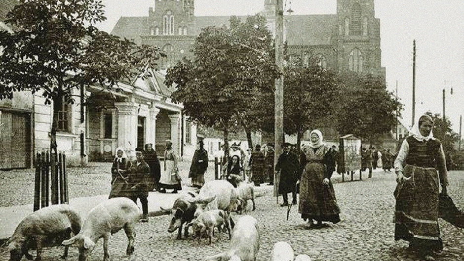 Białystok, 1915. Plac przed bazyliką archikatedralną Wniebowzięcia Najświętszej Maryi Panny w centrum miasta