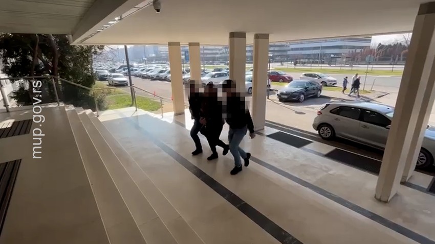 Privođenje jednog od osumnjičenih