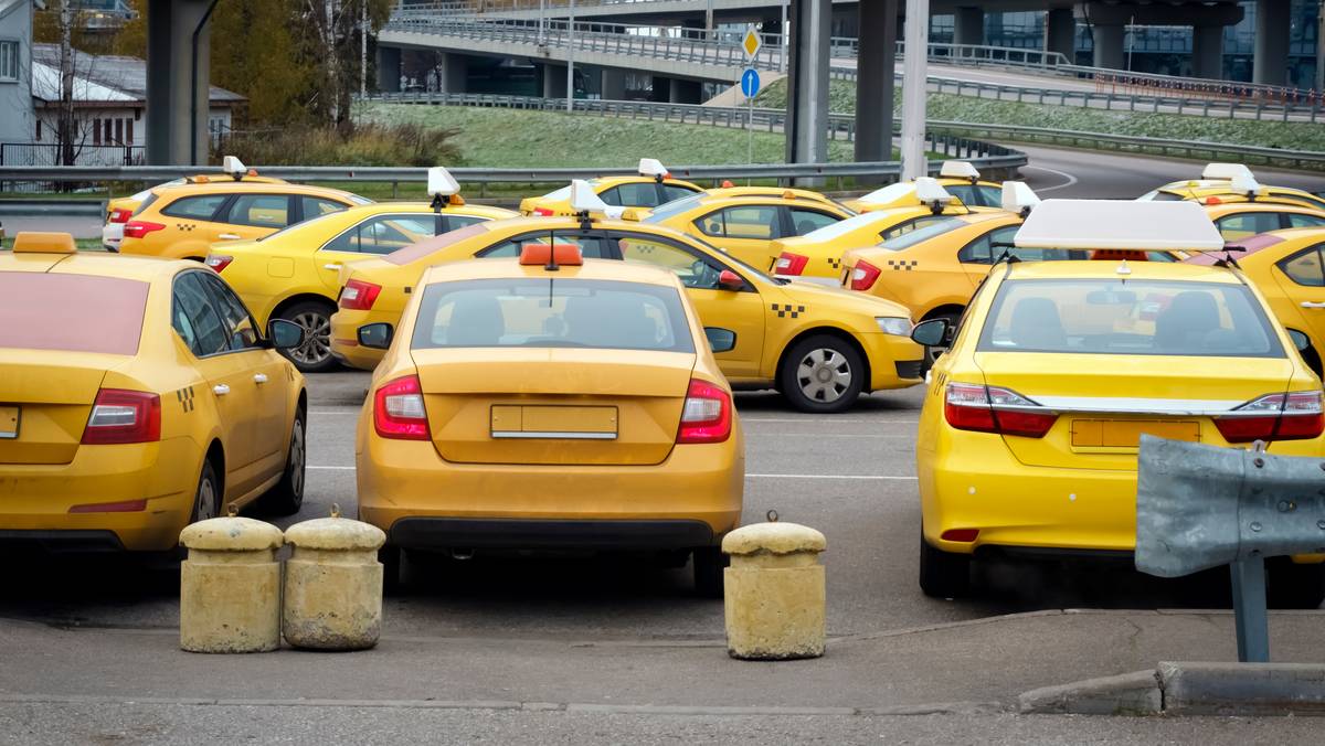 Taksówki Yandex Taxi w Moskwie - zdj. ilustracyjne