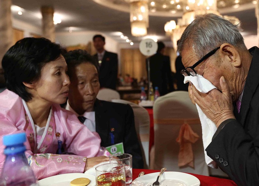 Mnogi posetioci su starij ljudi, koji su došli da poslednji put vide  svoje najmilije