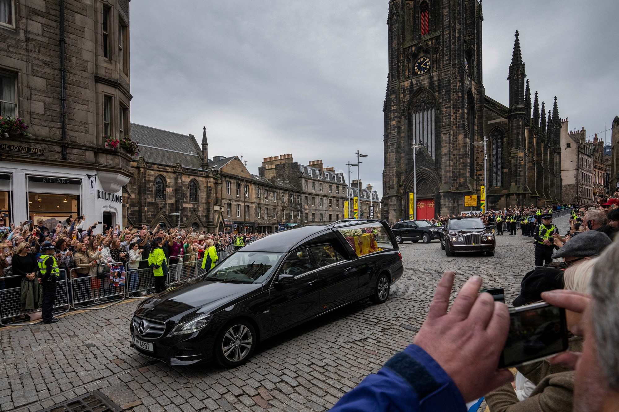 Rakva s pozostatkami Alžbety II. dorazila do Edinburghu.