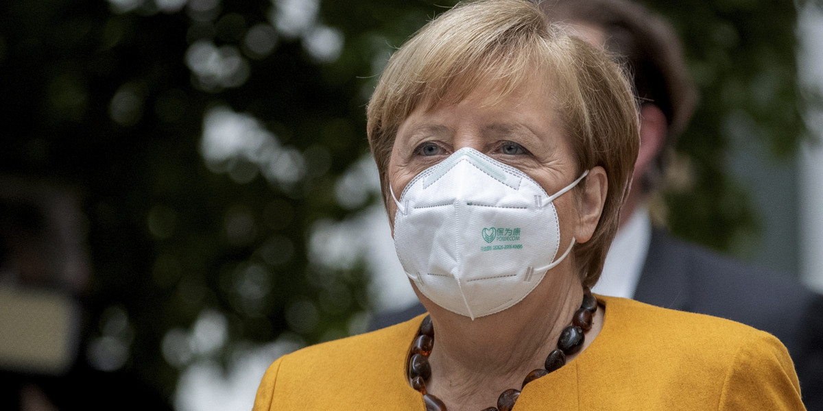 Kanclerz Niemiec Angela Merkel powiedziała, że istnieją pewne wątpliwości i sceptycyzm prowadzące do odmowy podporządkowania się restrykcjom wprowadzanym przez rząd w związku z próbami ograniczenia rozprzestrzeniania się koronawirusa .