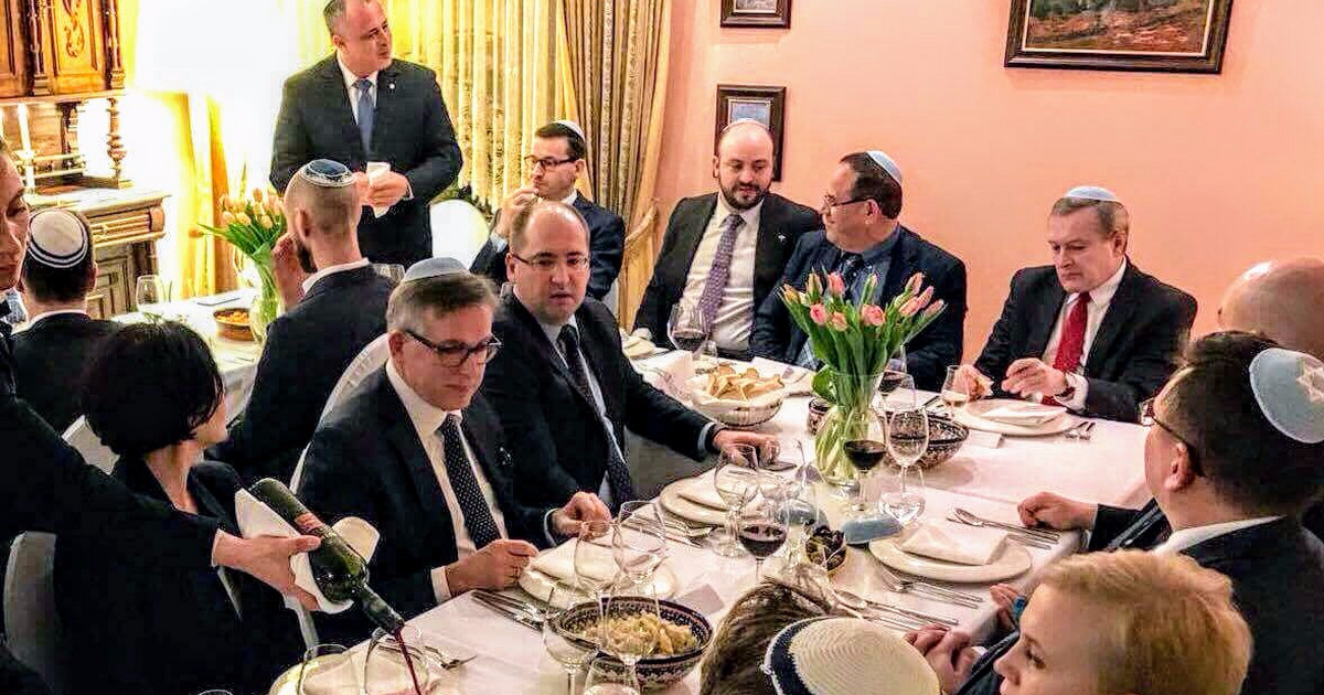 Politycy PiS spotkali się z izraelskim ministrem, Ajjubem Karą, na kolacji szabasowej