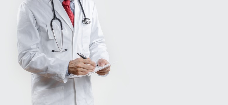 ZUS masowo kontroluje zwolnienia z tym kodem. Za co możesz stracić prawo do świadczenia?