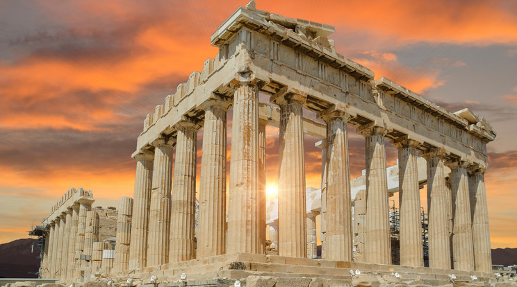 Az athéni Parthenon az Akropoliszon naplementében / Fotó: Getty Images