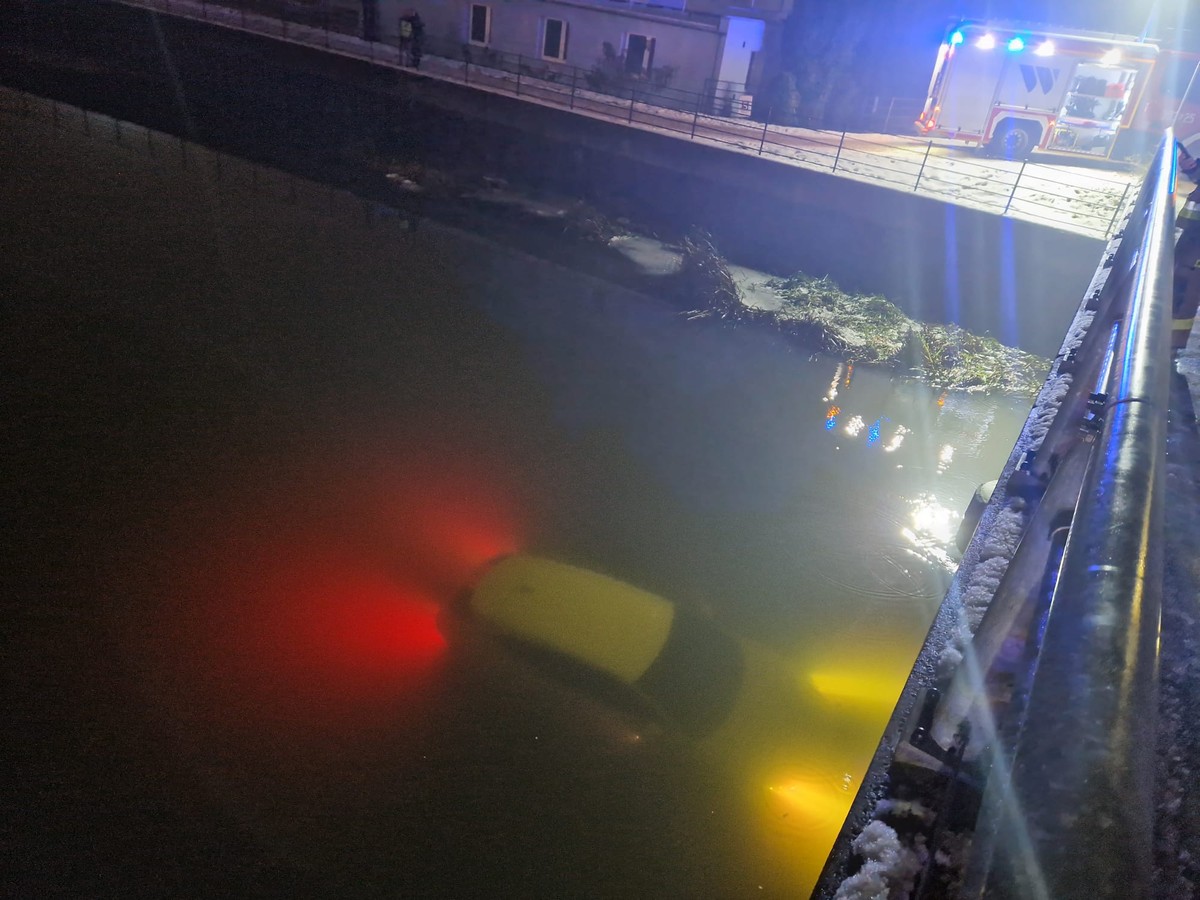 Samochód wpadł do rzeki w Gdańsku