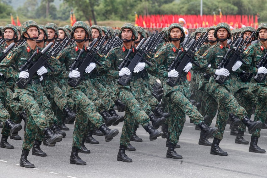 Vijetnamska vojska uoči parade u Hanoju 13. avgusta 2025. 