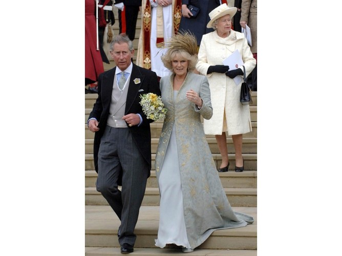 Najsłynniejsze suknie ślubne wszech czasów - Camilla Parker Bowles, ślub z księciem Karolem.
