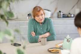 Ovih 5 fraza nikada ne treba reći SVEKRVI - mogu skupo da vas koštaju!