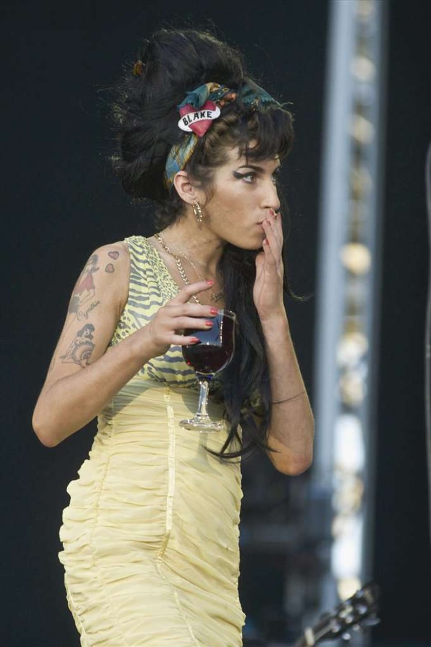 Amy Winehouse nie żyje, bo upiła się po odwyku...