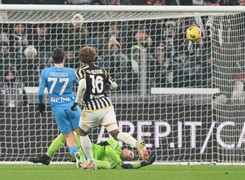 Fatalny błąd Wojciecha Szczęsnego. Polaka uratował 'spalony' [WIDEO]