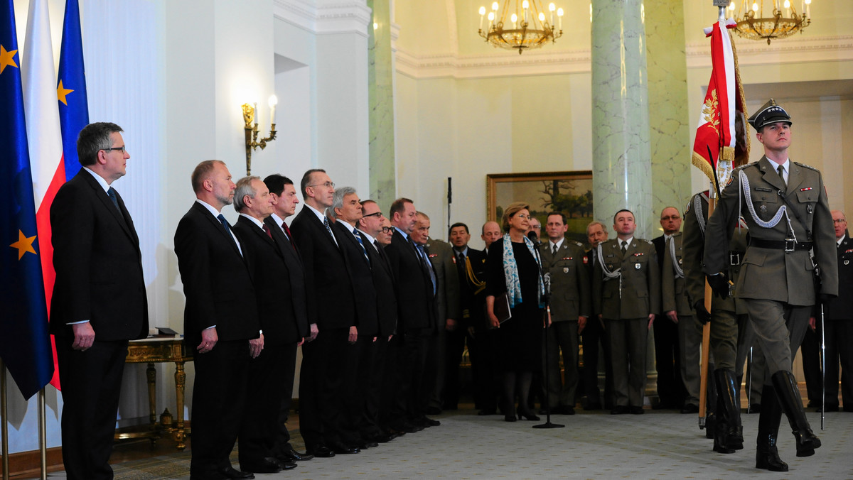 Nowelizacja ustawy o reformie sił zbrojnych znajduje się w Sejmie i ma być gotowa przed 1 stycznia 2014 roku. Już teraz wiadomo, że będzie przedmiotem politycznego sporu. Przeciwko jest Prawo i Sprawiedliwość, Ruch Palikota i Sojusz Lewicy Demokratycznej.