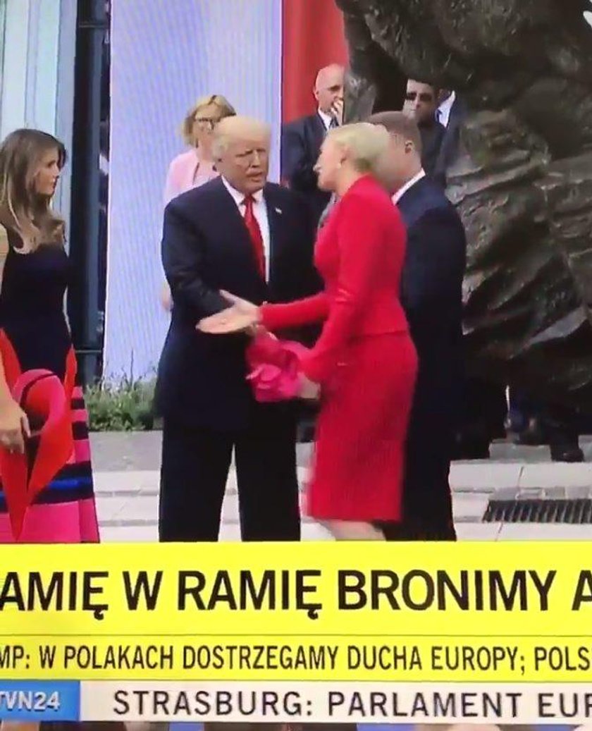 Wpadka z udziałem pary prezydenckiej. Wymowna mina Trumpa!