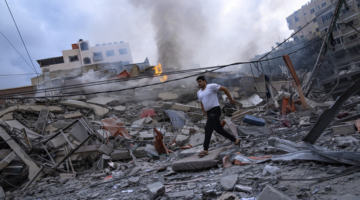 Izraeli válaszcsapás eredménye Gázában / Fotó: MTI/AP/Fatima Sbair