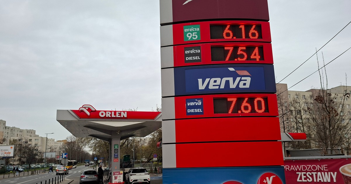 Ceny paliw na stacjach. Tyle dzisiaj zapłacisz za benzynę i diesla: za litr benzyny 95 maksymalnie 6,16 zł, za litr oleju napędowego - 7,60 zł