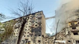 Barbarzyński atak na Ukrainę! Rakieta trafiła w blok. Jest wielu zabitych i rannych