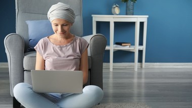 co-sie-nalezy-chorym-na-raka-swiadczenia-zasilki