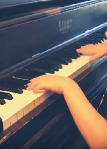 Elképesztő, ahogy ez a 7 éves kisfiú a Bohemian Rhapsody-t zongorázza