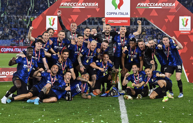 Radość piłkarzy Interu Mediolan ze zdobycia Pucharu Włoch