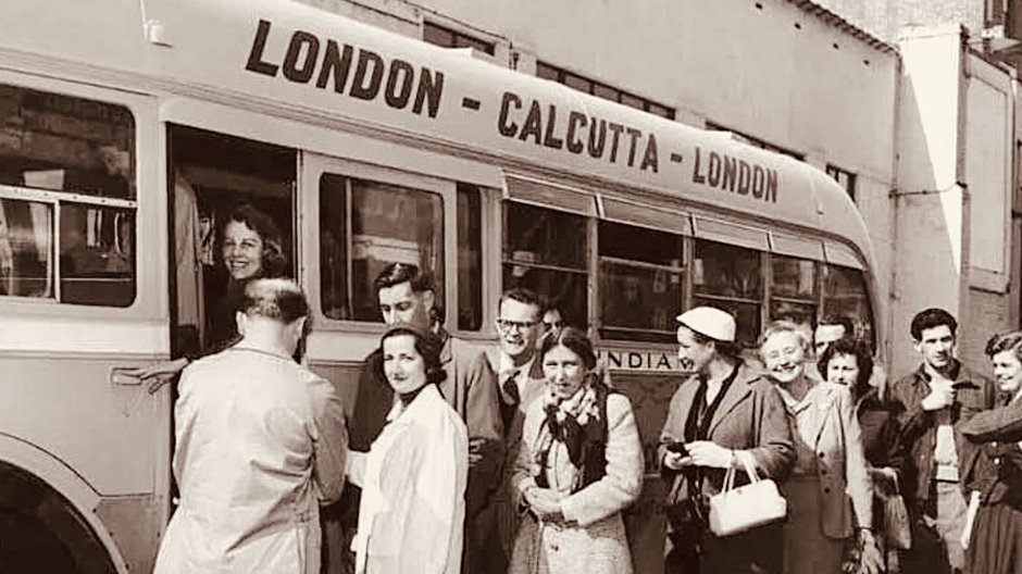 Autobus promujący połączenie do Kalkuty na dworcu Victoria w Londynie