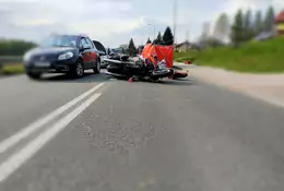 Motocyklista zderzył się z trzema samochodami. Tragiczna majówka na polskich drogach