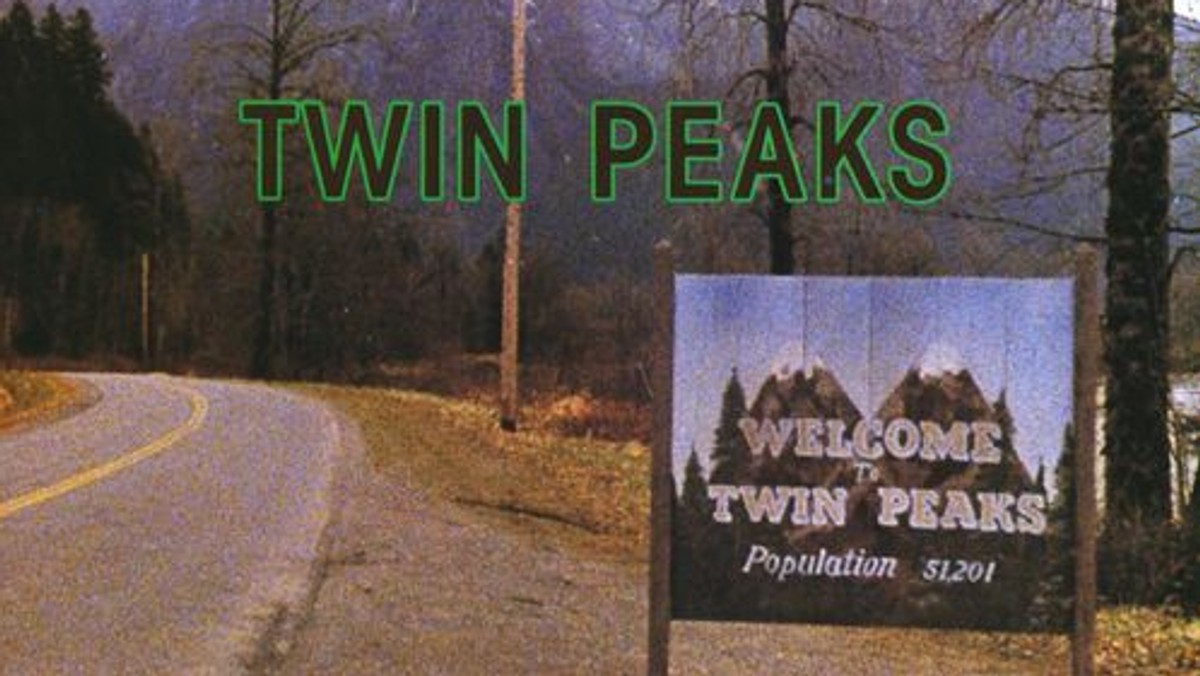 David Lynch opowiadał historię. Był rok 1989 i reżyser siedział obok kompozytora Angelo Badalamentiego, przy elektrycznym fortepianie Rhodes, w biurze muzyka na Manhattanie. Lynch i scenarzysta Mark Frost mieli właśnie rozpocząć prace nad "Miasteczkiem Twin Peaks", serialem w stylu "Alicji po drugiej stronie lustra", w którym morderstwo obnaża sekretne życie małego miasteczka w pacyficznej północno-zachodniej części USA. Potrzebowali jeszcze ścieżki dźwiękowej.