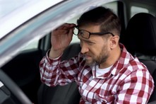 Jak teraz przedsiębiorcy kupują firmowe samochody: auto musi być nowe, niechętnie elektryczne lub chińskie, dostępne przez Internet i w leasingu