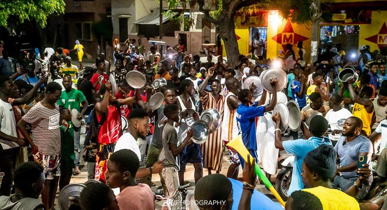 Concert-de-casserole à Dakar