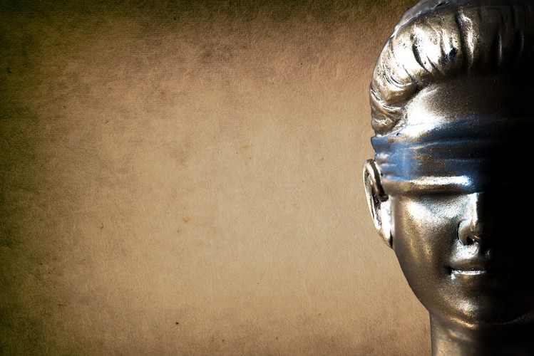 Największy odsetek wszystkich kar za stosowanie przemocy w rodzinie stanowi zatem kara pozbawienia wolności z warunkowym jej zawieszeniem na okres od 2 do 5 lat. 
Sądy niezwykle rzadko stosują narzędzia izolacji sprawcy od ofiary: nakaz opuszczenia lokalu, zakaz kontaktów i zakaz zbliżania się. Rzadko kierują także sprawców do udziału w programach korekcyjno-edukacyjnych.