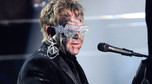 Elton John podczas Grammy 2010