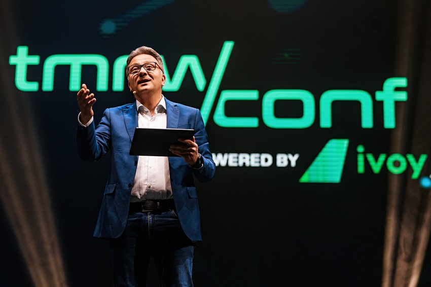 Mihailo Jovanovic, ministar informisanja i telekomunikacija