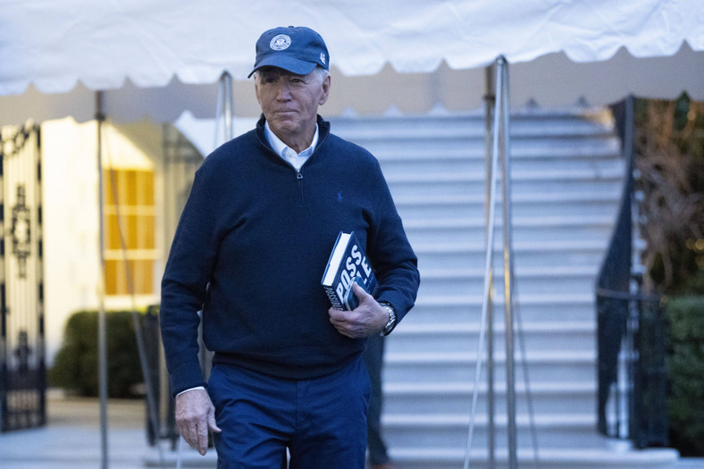 Joe Biden udający się na weekend do Camp David, gdzie pracował ze swoim zespołem nad treścią czwartkowego orędzia o stanie państwa