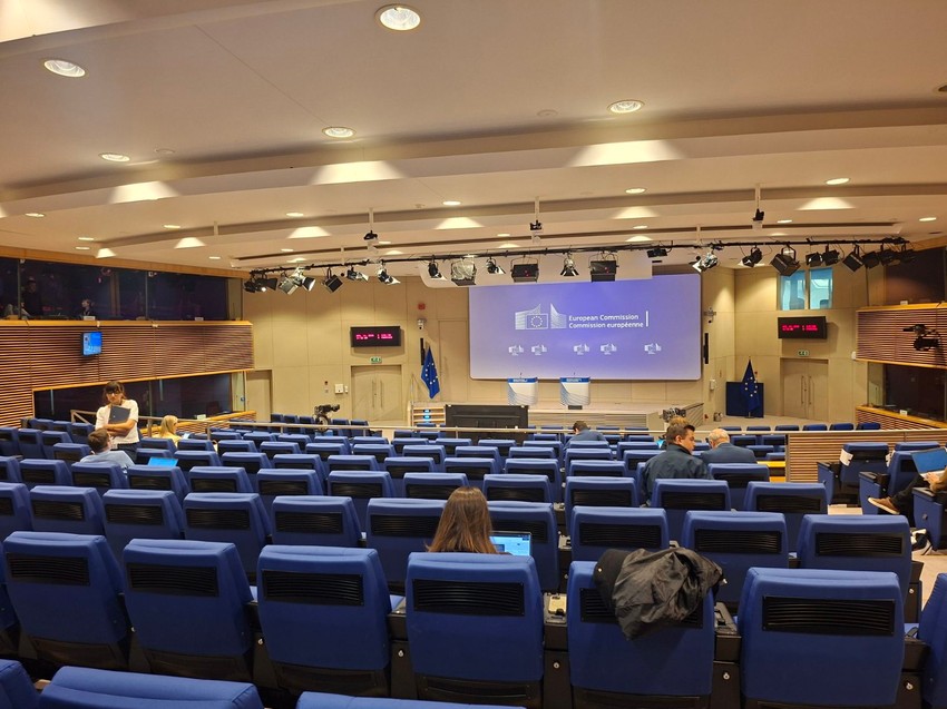 EK će predložiti da deca mlađa od 13 godina imaju ograničen pristup društvenim mrežama