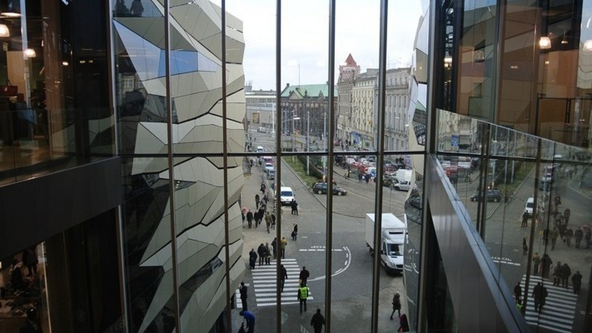 Co roku serwis Bryla.pl przygotowuje listę najlepszych i najgorszych budynków, które powstały w Polsce. Na tej drugiej liście za 2012 rok znalazł się budynek poznańskiej Galerii MM.
