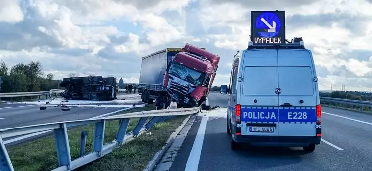 Policjanci chwalą kierowców. Wzorowe zachowanie na drodze [WIDEO]