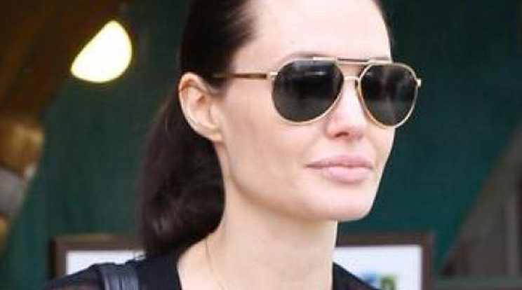 Úgy tűnik, hogy felvarratta az arcát Angelina Jolie - Fotó!