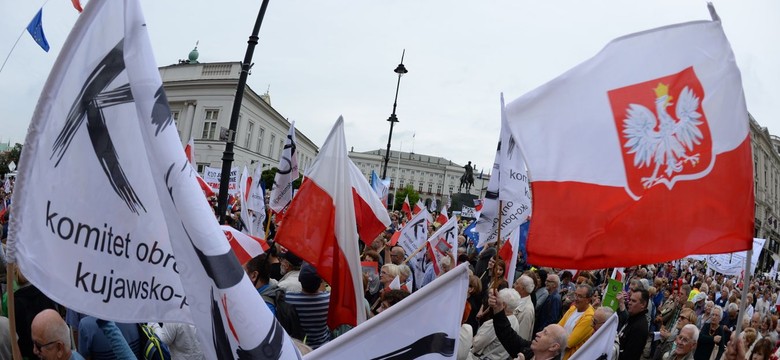 Działacze KOD demonstrowali pod hasłem "Andrzej Duda pod Trybunał"