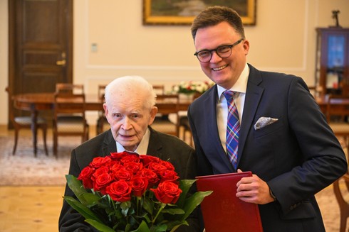 Prof. Adam Strzembosz i Szymon Hołownia 15.11.2023 r./PAP/Radek Pietruszka