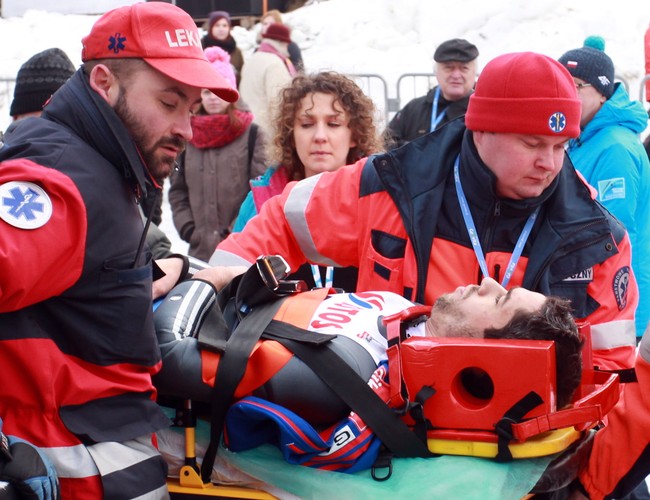 Tragiczny upadek Andersa Bardala na skoczni w Wiśle Malince