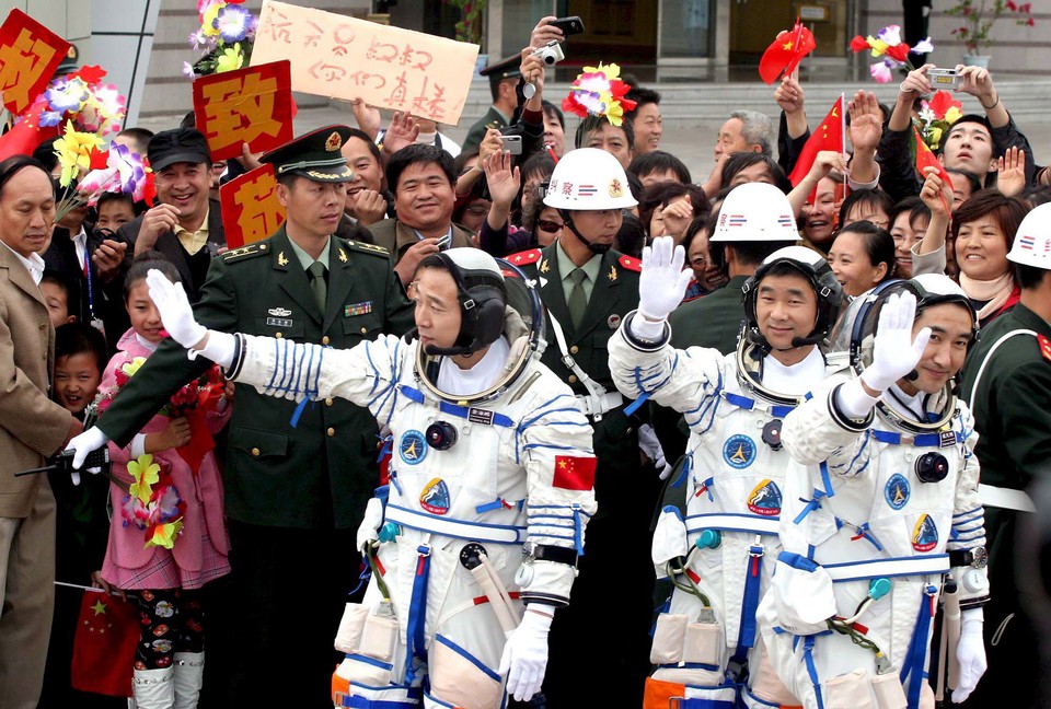 CHINY START ZAŁOGOWEGO STATKU KOSMICZNEGO